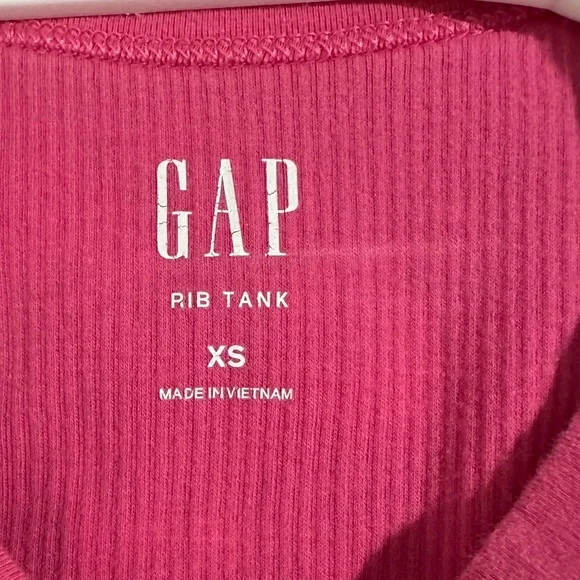 GAP Rib Tank - Picture 2 of 3